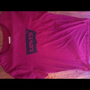 Levi’s red tee